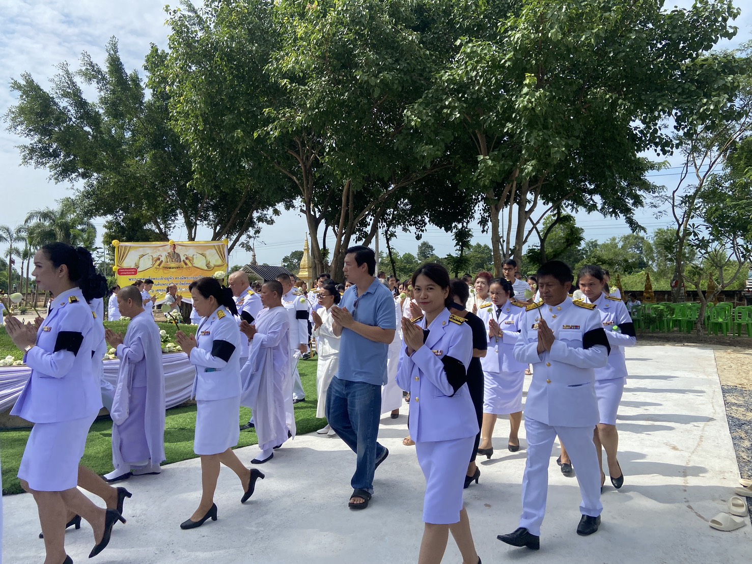 title - วันที่ 10 กรกฎาคม 2569 ณ วัดศรีเงินเจริญสุข ตำบลโนนห้อม อำเภอเมืองปราจีนบุรี จังหวัดปราจีนบุรี นายวิทูล ประดิษฐบุญ ปฏิรูปที่ดินจังหวัดปราจีนบุรี มอบหมายให้ ข้าราชการ และเจ้าหน้าที่ ส.ป.ก.ปราจีนบุรี เข้าร่วมพิธีปลูกพระศรีมหาโพธิทศมราชบพิตร